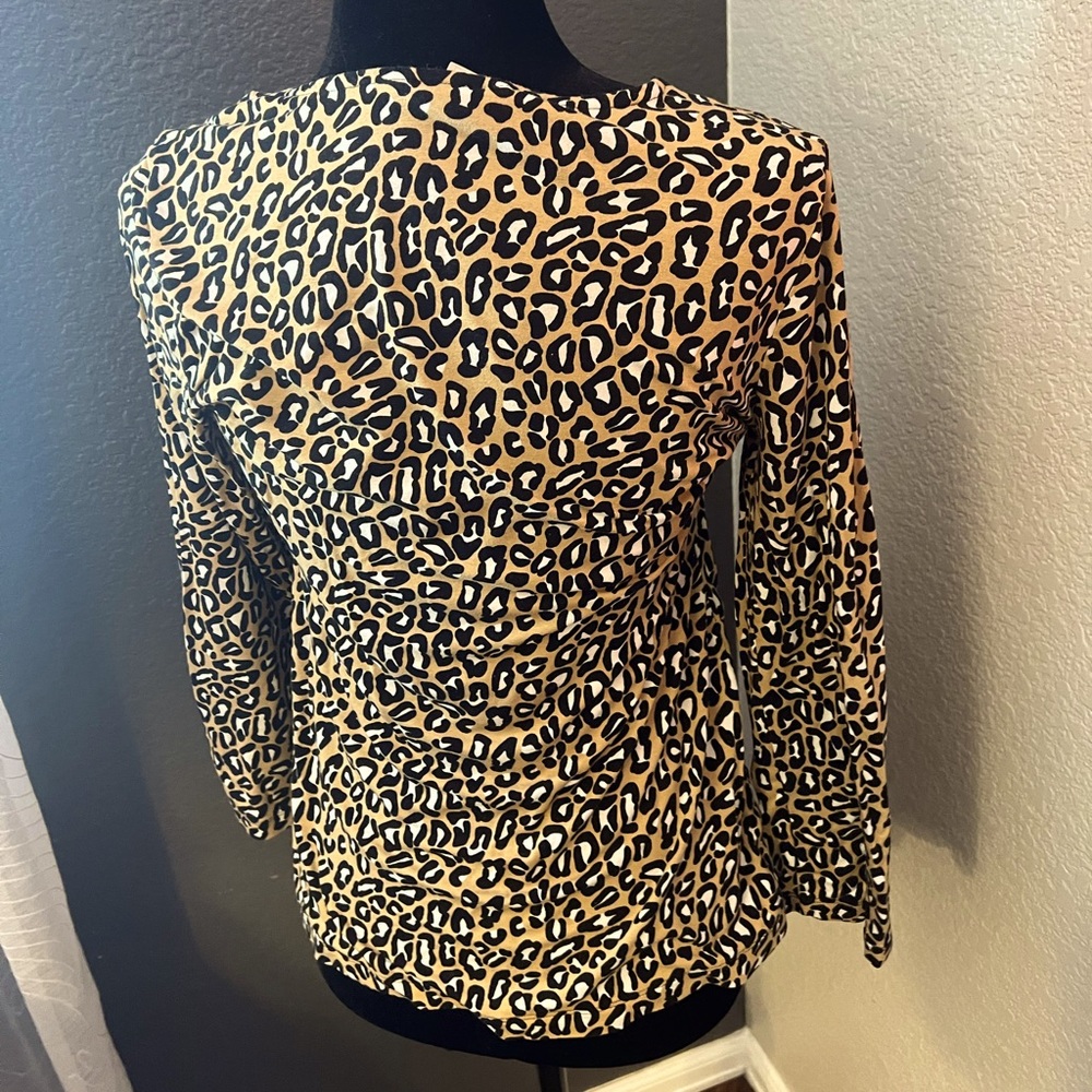 Women’s Banana Republic Leopard Blouse.  Size M - Picture 2 of 3